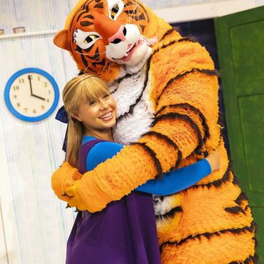 Tia Bunce (Sophie), Joseph Saunders (Daddy/Milkman/Postman/Tiger)