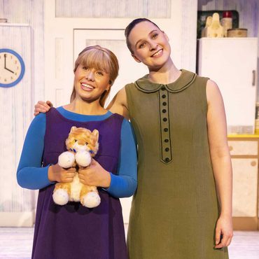Tia Bunce (Sophie), Ellie Shove (Mummy)
